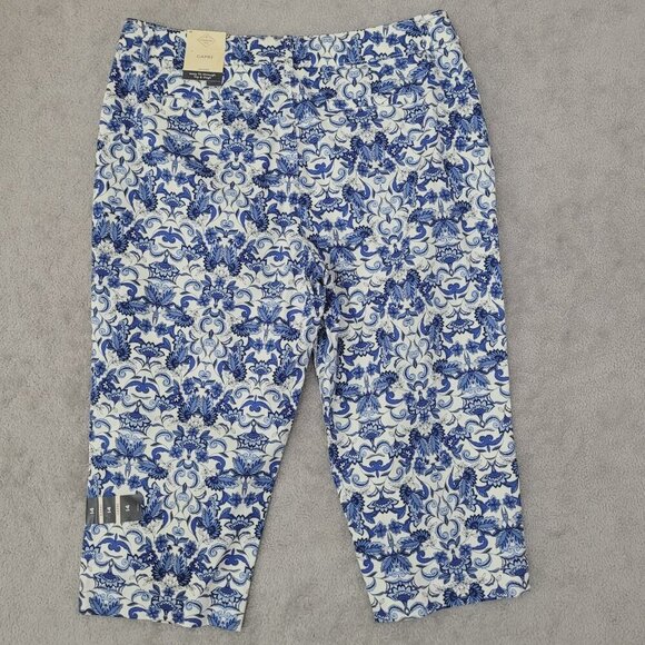 NWT St. Johns Bay Womens White Amanda Paisley Capri Pants Size 14 JCT - Picture 2 of 9
